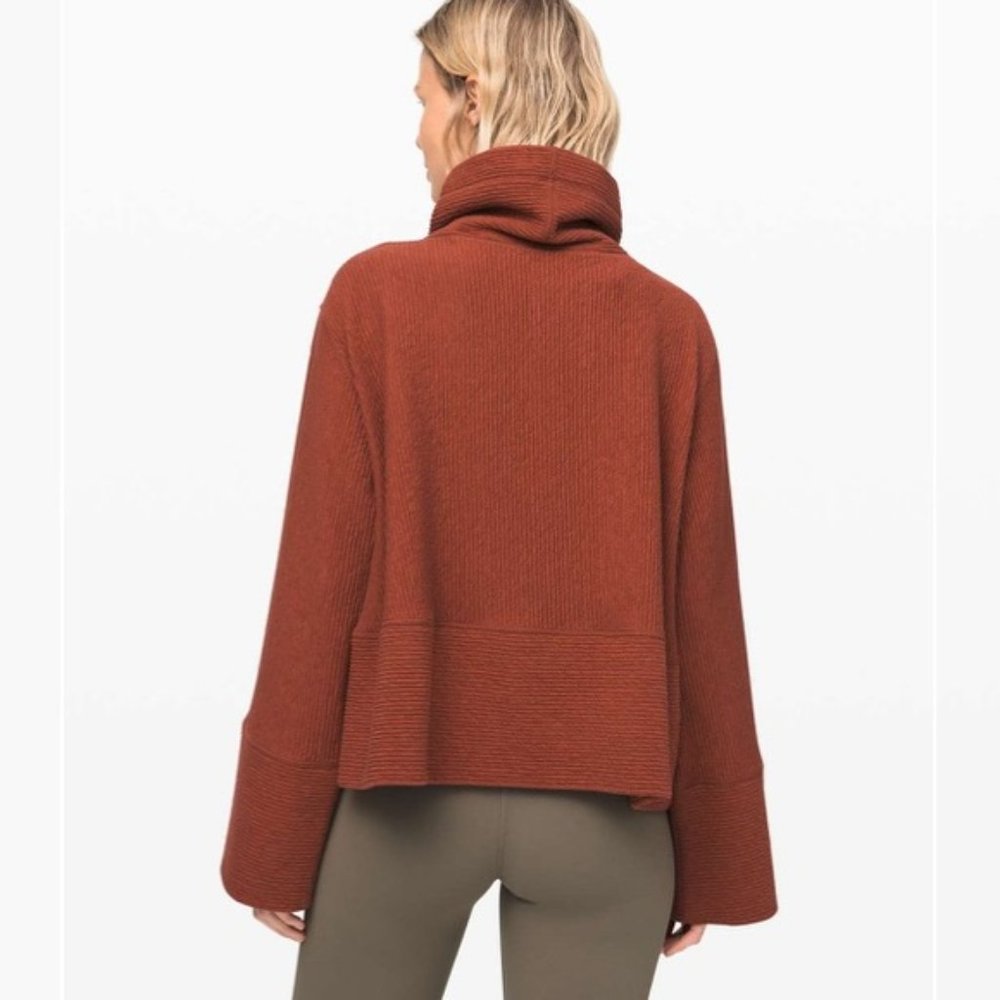 ❗️SOLD❗️2019 Lululemon Retreat Yourself Pullover Size XS/S - Picture 2 of 10